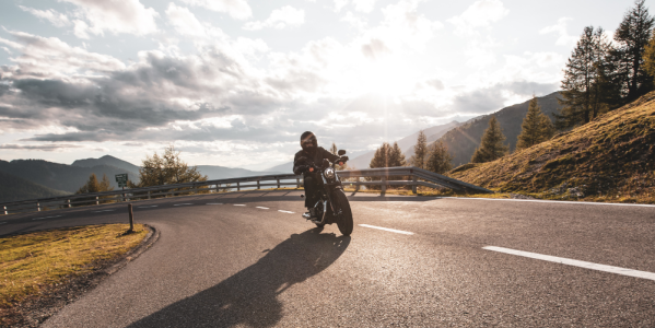 Consejos de seguridad para viajes largos en moto