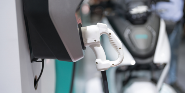 Moto eléctrica vs moto de gasolina: mantenimiento y recambios en 2025
