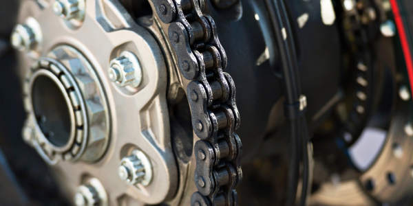 Cadena de Transmisión de tu Moto: Consejos Clave para Alargar su Vida Útil