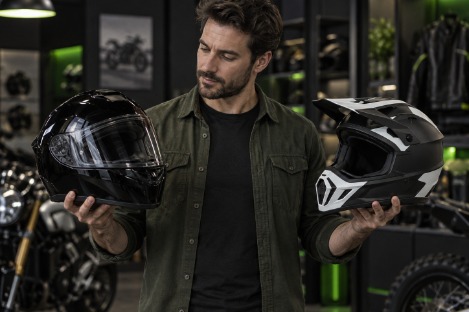 Cómo elegir un casco de moto según tu uso y tu talla
